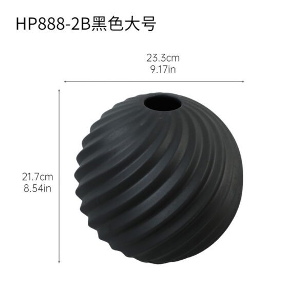 Black and white round ceramic vase for home décor, bulk supply.