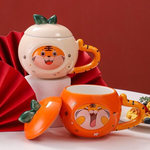 Cute tiger cartoon ceramic mug with lid, perfect for students and couples.