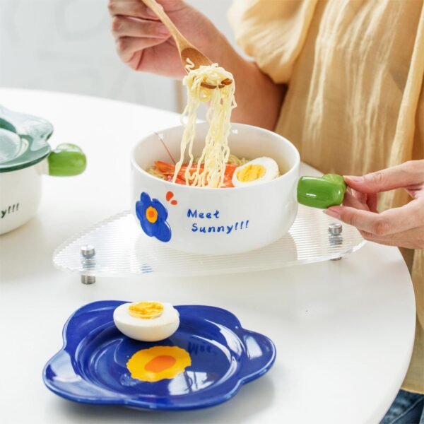 Large ceramic noodle bowl with lid
