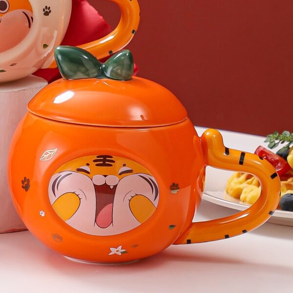 Adorable ceramic tiger mug with a lid, ideal for students and couples.