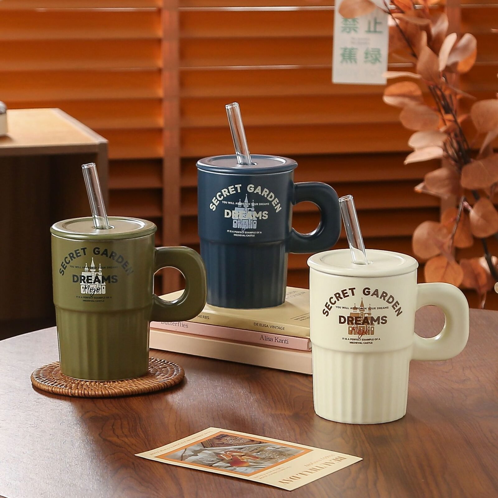 Ceramic coffee cup with lid for office settings