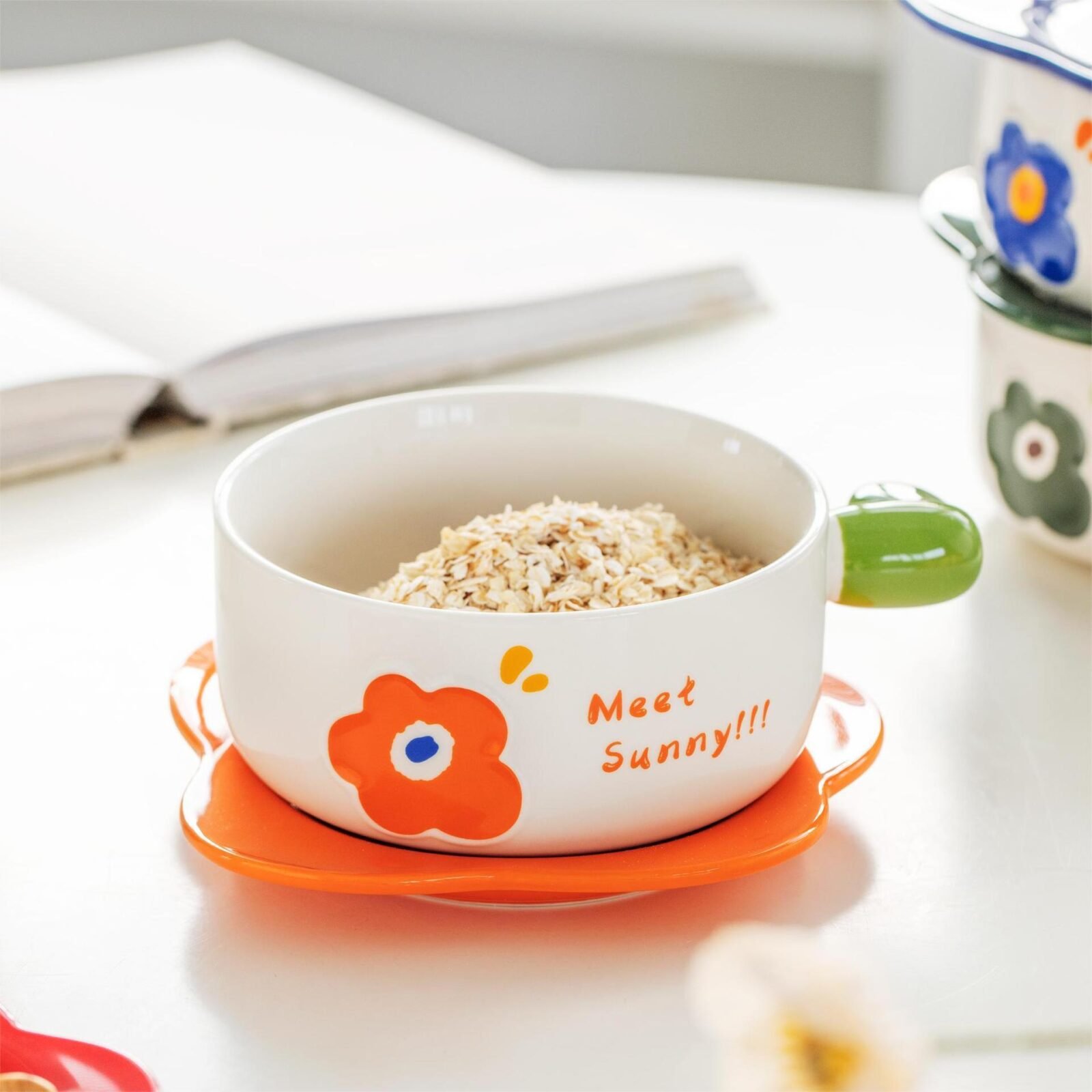 Flower ceramic noodle bowl with lid for office