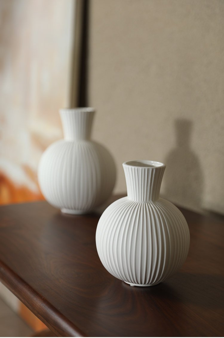 Wholesale striped ceramic vase for living room decor suppliers