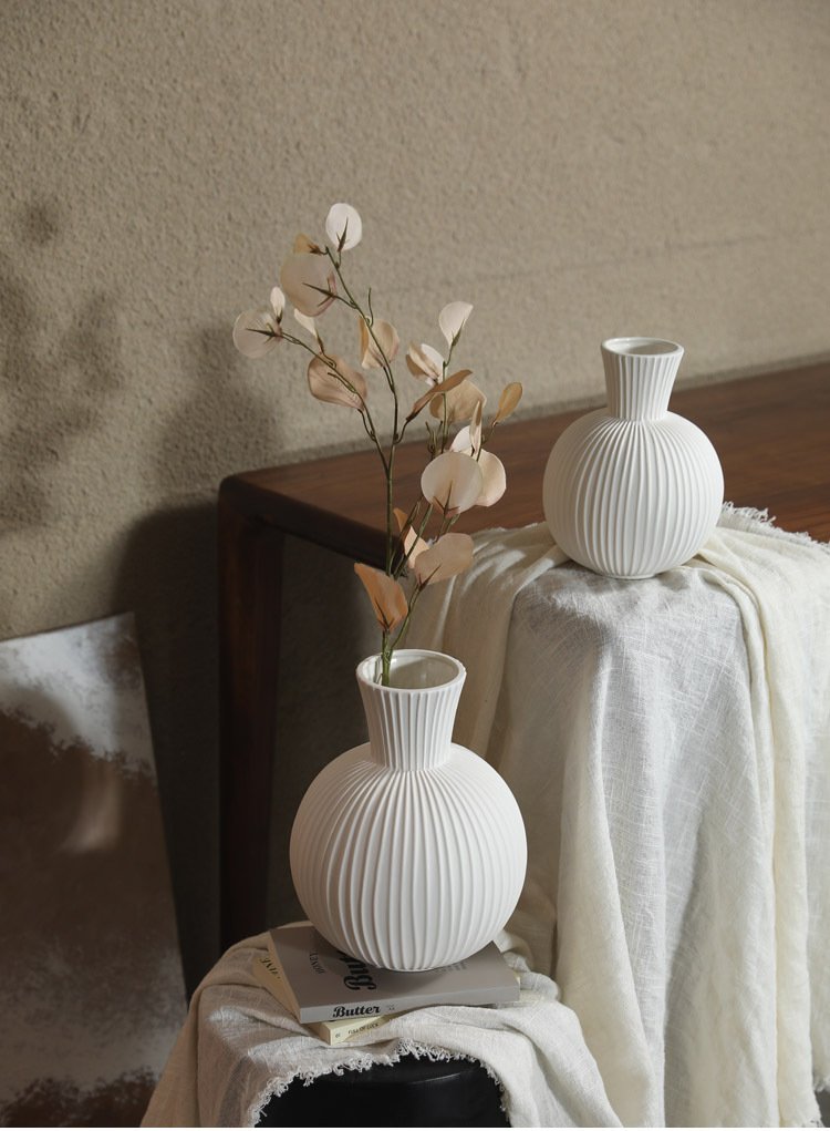  Small white ceramic vases for living room centerpieces, available wholesale