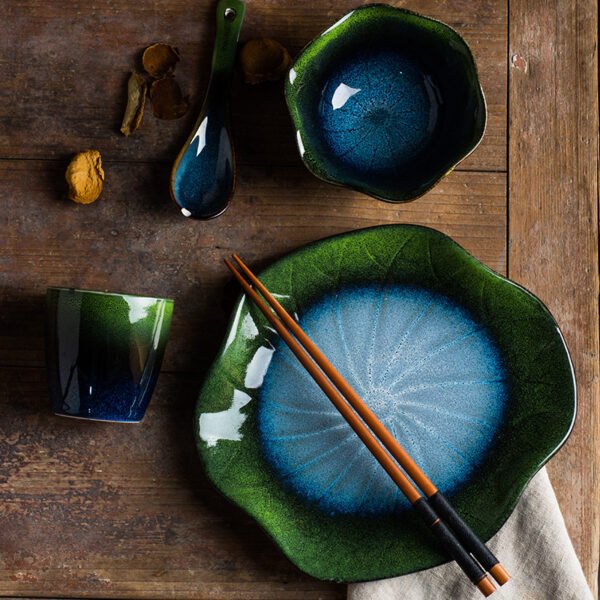 Wholesale Vintage style ceramic dinnerware for hotels, with bowl, plate, and spoon