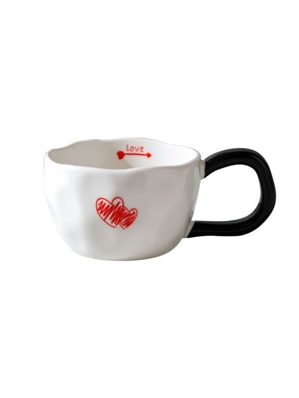 Simple and stylish heart-handle mug