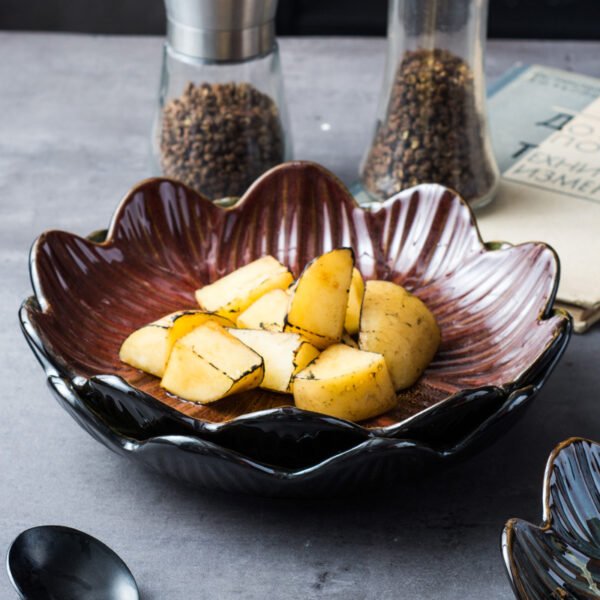 Chinese Kiln-Glazed Floral Plate for Elegant Dining